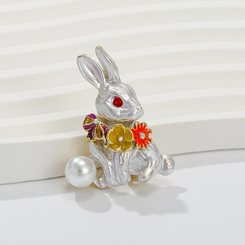 Cute pearl brooch fashion corsage bunny personality temperament Korean version pin collar pin buckle accessories brooch
Cute pearl brooch fashion corsage bunny personality temperament Korean version pin collar pin buckle accessories brooch