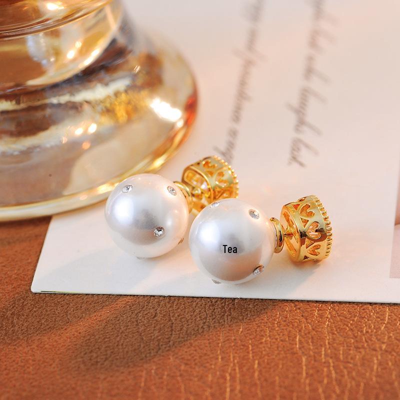 Elegant French S925 Silver Pearl Stud Earrings with Diamond Insets - Double-Sided Wear, Unique INS Style, Niche Design.
Elegant French S925 Silver Pearl Stud Earrings with Diamond Insets - Double-Sided Wear, Unique INS Style, Niche Design.