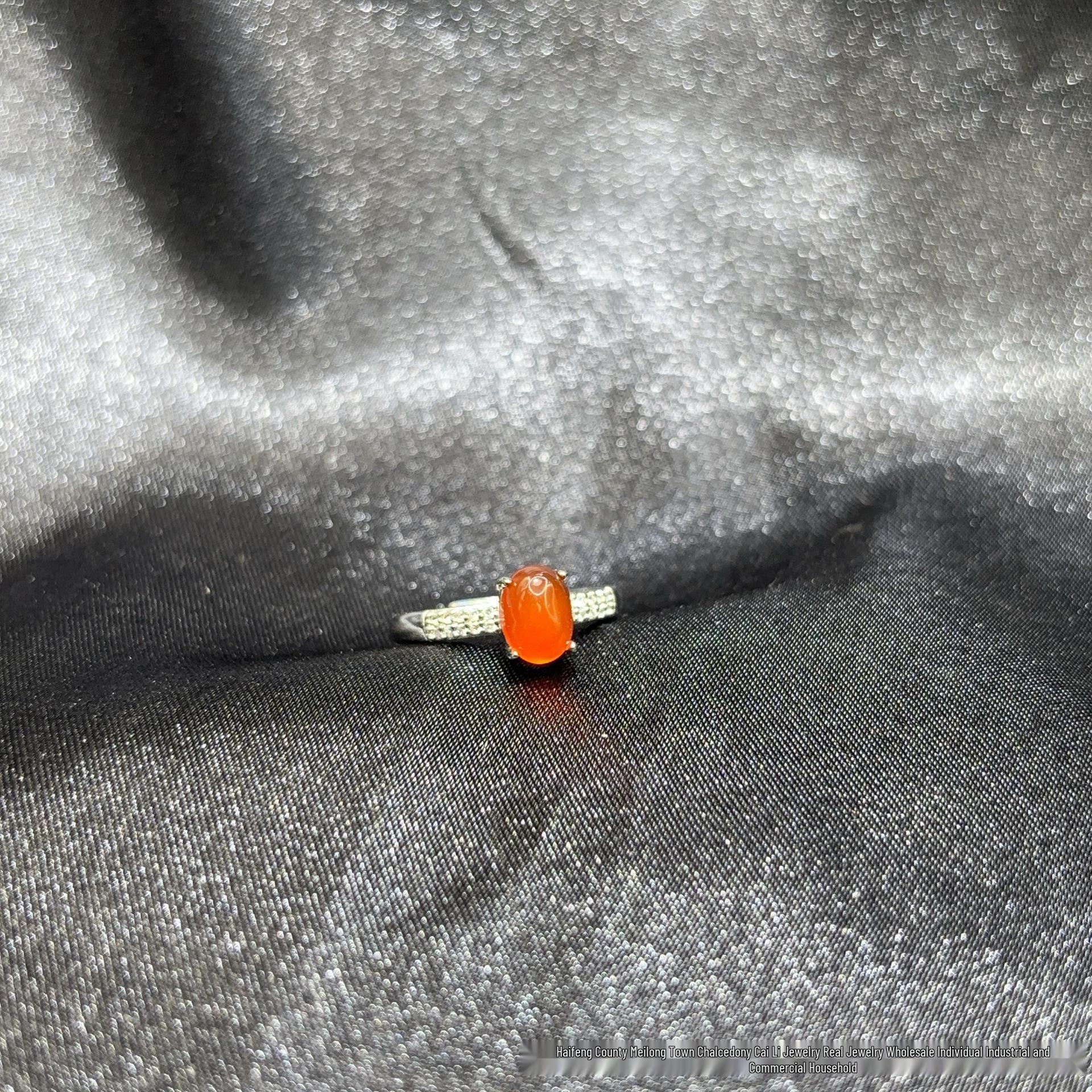 Pigeon Blood Red Agate Chalcedony Cabochon Adjustable Women s Ring
Pigeon Blood Red Agate Chalcedony Cabochon Adjustable Women s Ring