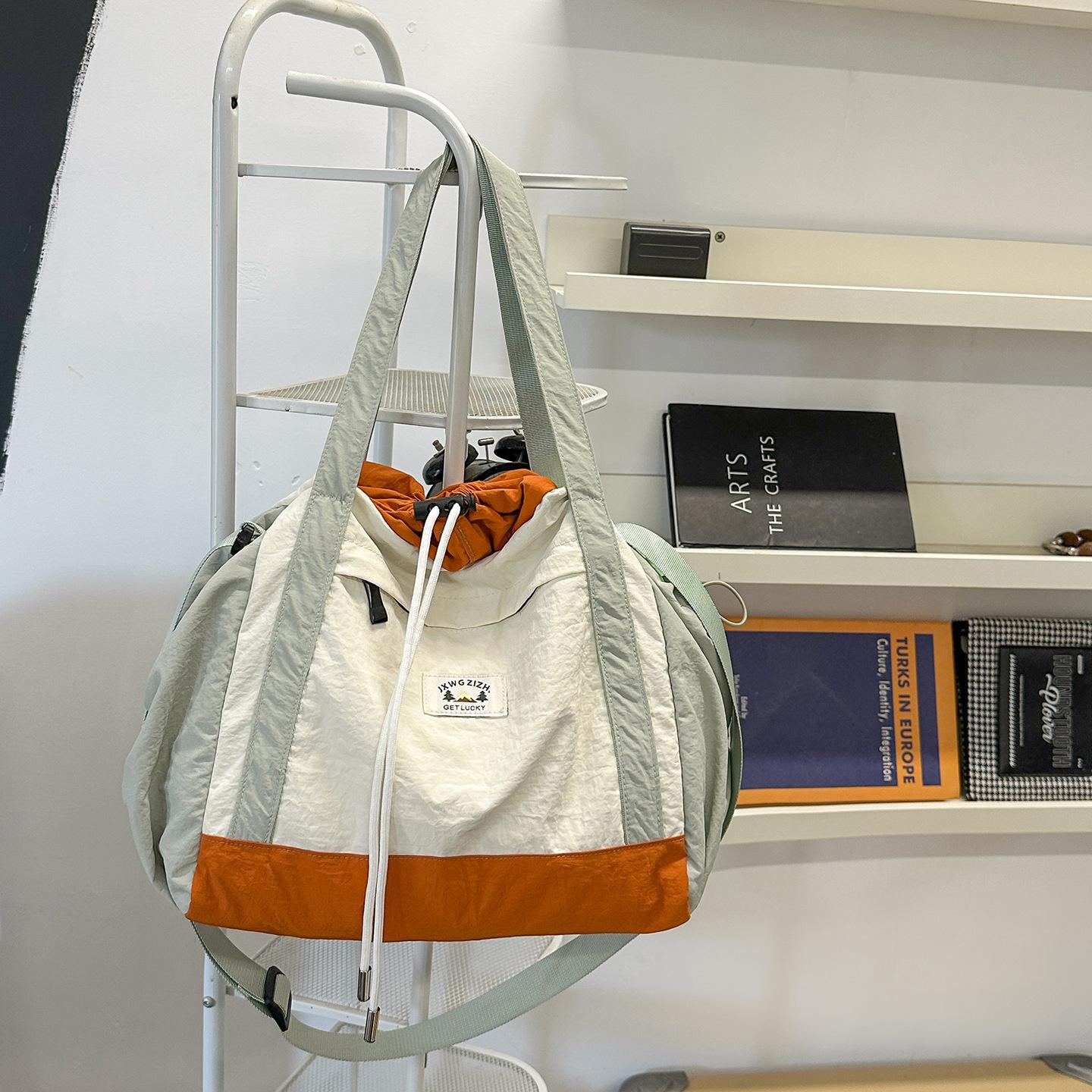 New Winter Texture Simple Top Handle Bag Versatile Leisure Crossbody Bag Large Capacity Lightweight Casual Tote Travel Bag
New Winter Texture Simple Top Handle Bag Versatile Leisure Crossbody Bag Large Capacity Lightweight Casual Tote Travel Bag