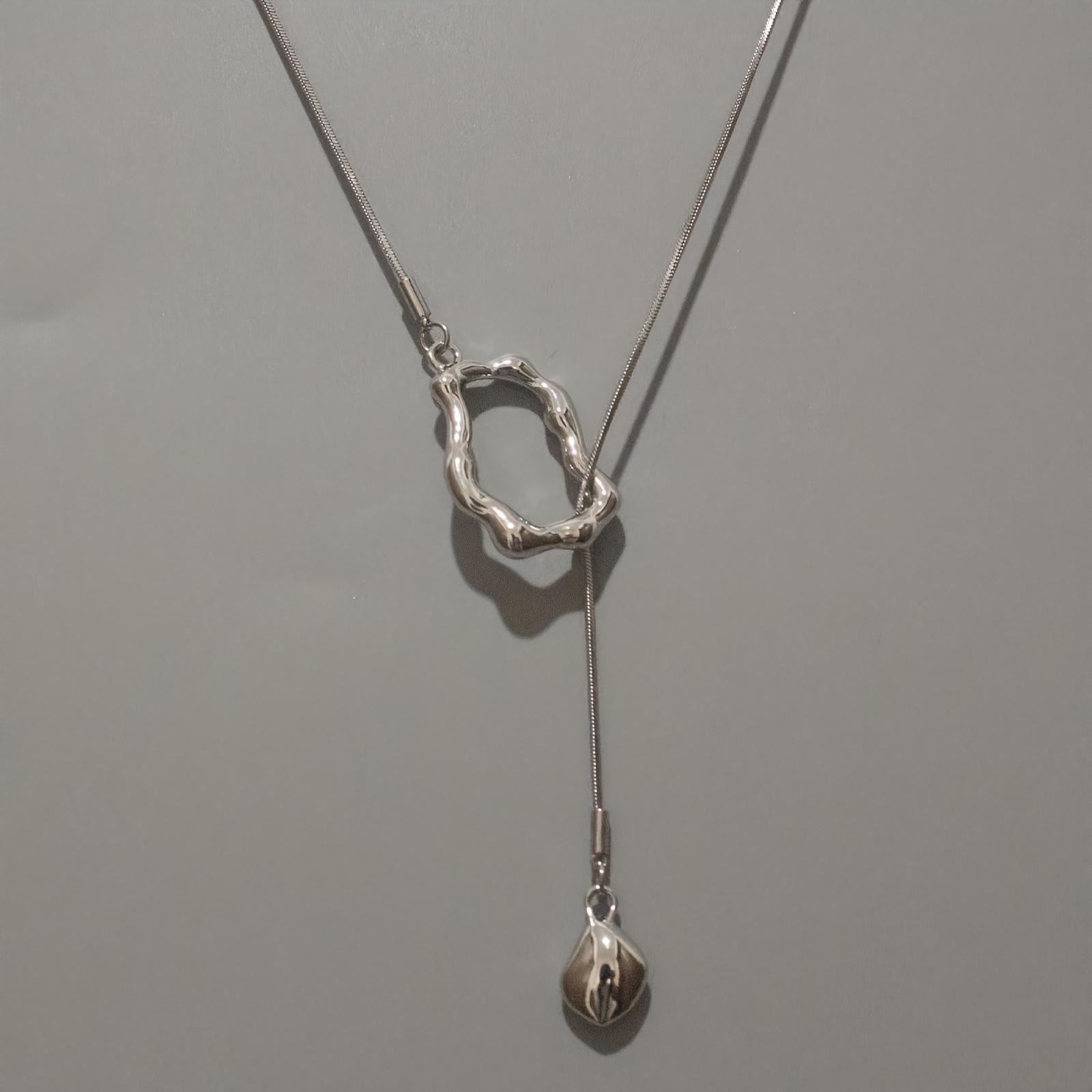 Женское элегантное геометрическое ожерелье с нерегулярной подвеской, универсальный модный аксессуар, изысканное ожерелье, аксессуар для повседневных поездок. 1
Женское элегантное геометрическое ожерелье с нерегулярной подвеской, универсальный модный аксессуар, изысканное ожерелье, аксессуар для повседневных поездок. 1