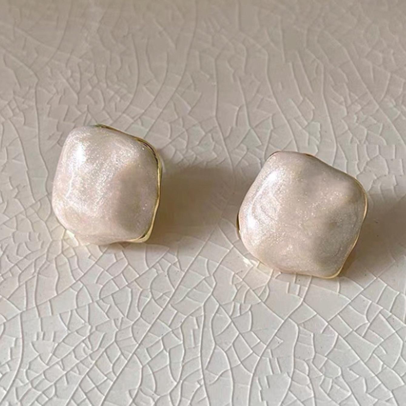 2025 French Oil Painting Flower Elegant Earrings for Women Shell Exaggerate Simple Vintage Exquisite Jewelry Wedding Party Gift
2025 French Oil Painting Flower Elegant Earrings for Women Shell Exaggerate Simple Vintage Exquisite Jewelry Wedding Party Gift