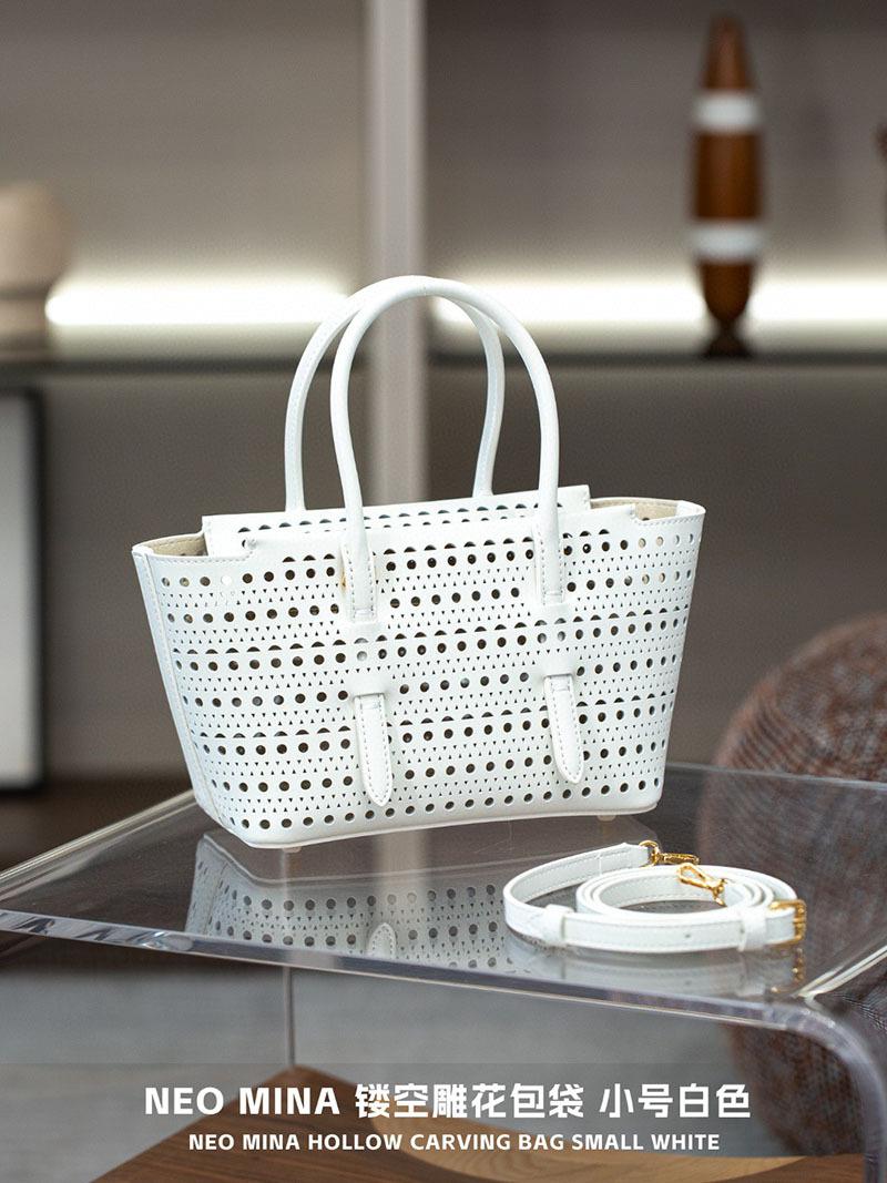 2025 New French Niche Laser Carved Hollow Leather Bucket Bag Simple Versatile Korean Single Shoulder Crossbody 20x15x10cm білий
2025 New French Niche Laser Carved Hollow Leather Bucket Bag Simple Versatile Korean Single Shoulder Crossbody 20x15x10cm білий