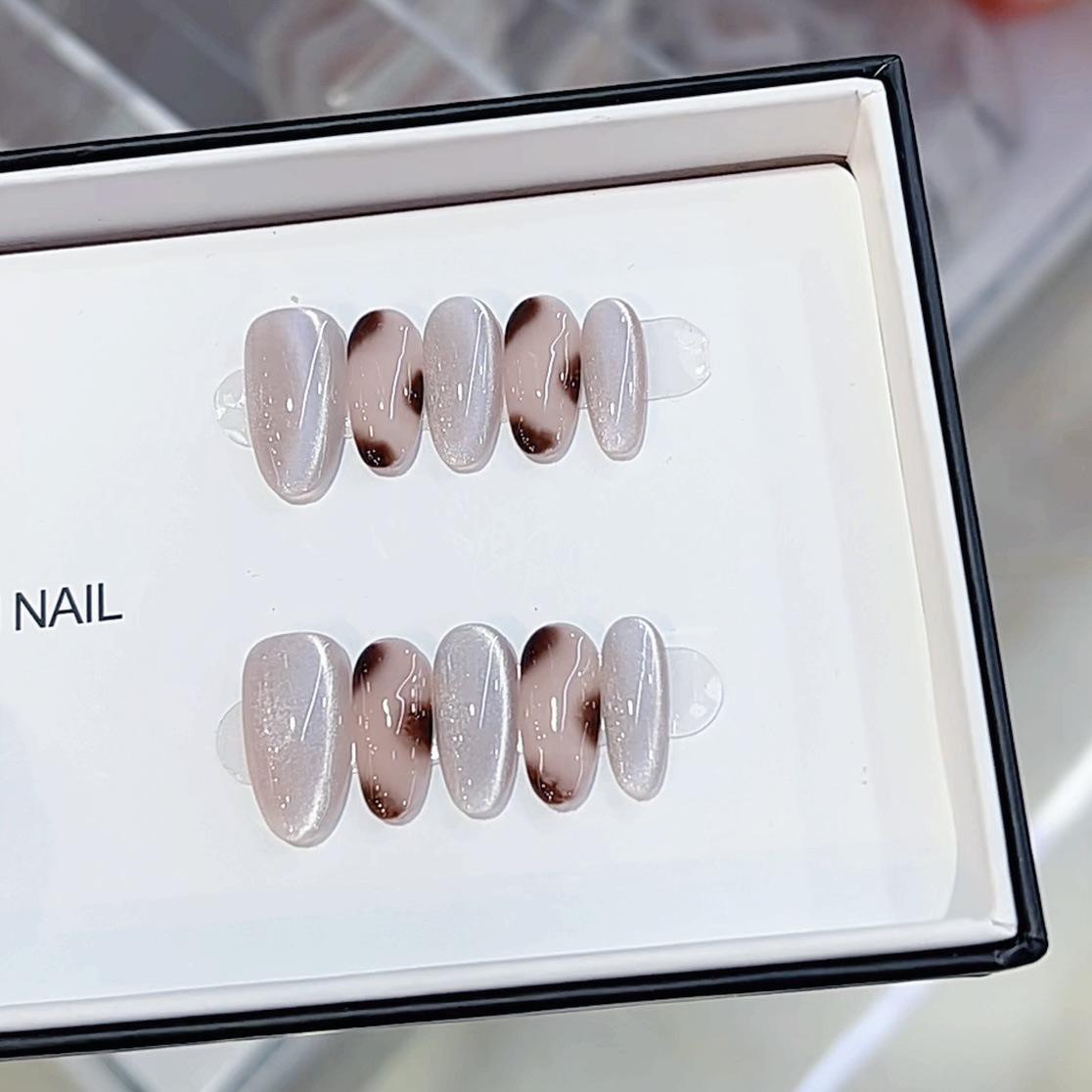 Pure Hand-made Phototherapy Manicure Amber Glass Wear Nail Finished Cat Eye Nail Patches Show Whiteness and Temperament Large L
Pure Hand-made Phototherapy Manicure Amber Glass Wear Nail Finished Cat Eye Nail Patches Show Whiteness and Temperament Large L