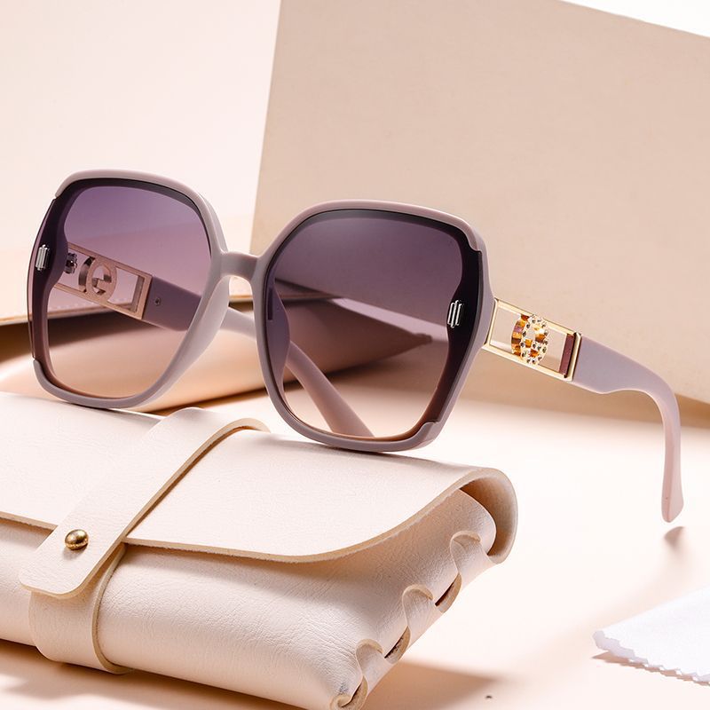 Роскошные квадратные модные очки оверсайз - Лавандово-фиолетовый, ПК оправа с золотистыми петлями фиолетовый
Роскошные квадратные модные очки оверсайз - Лавандово-фиолетовый, ПК оправа с золотистыми петлями фиолетовый