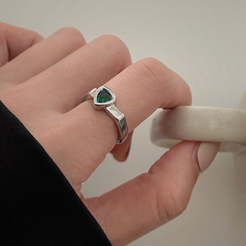 Винтажное регулируемое кольцо с нерегулярными полостями ветвей, элегантное серебряное открытое кольцо в стиле панк для женщин, модные вечерние ювелирные аксессуары
Винтажное регулируемое кольцо с нерегулярными полостями ветвей, элегантное серебряное открытое кольцо в стиле панк для женщин, модные вечерние ювелирные аксессуары