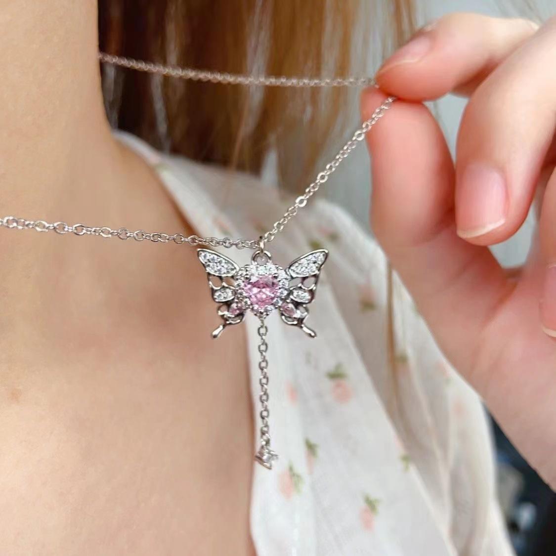 Spring Butterfly Dream transparent pink love necklace original design advanced sense of personality exquisite new fashion
Spring Butterfly Dream transparent pink love necklace original design advanced sense of personality exquisite new fashion