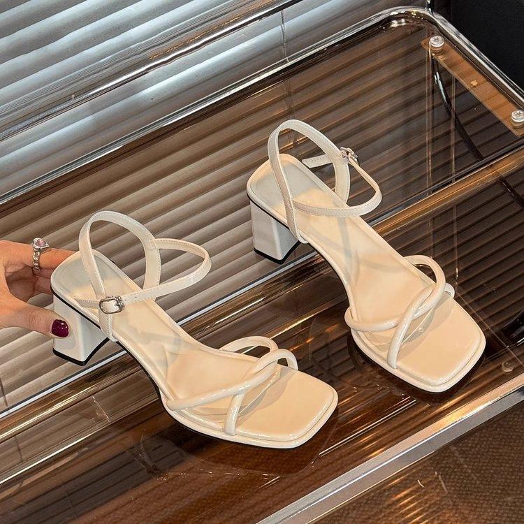 French beautiful sandals women s summer 2025 new temperament versatile thick heel with skirt one word with high heels 40
French beautiful sandals women s summer 2025 new temperament versatile thick heel with skirt one word with high heels 40
