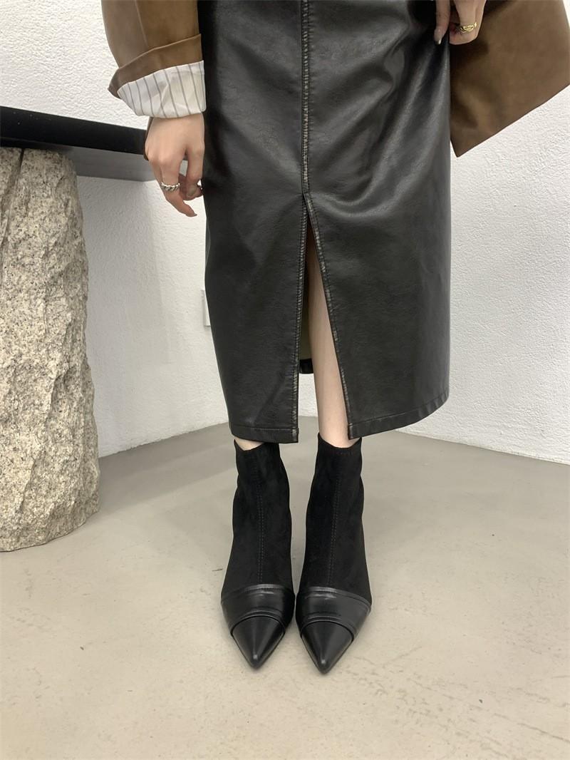 Short boots women s velvet pointed head thin heel new splicing suede thin high heel short thin boots in autumn and winter of 2025 35 чёрный
Short boots women s velvet pointed head thin heel new splicing suede thin high heel short thin boots in autumn and winter of 2025 35 чёрный