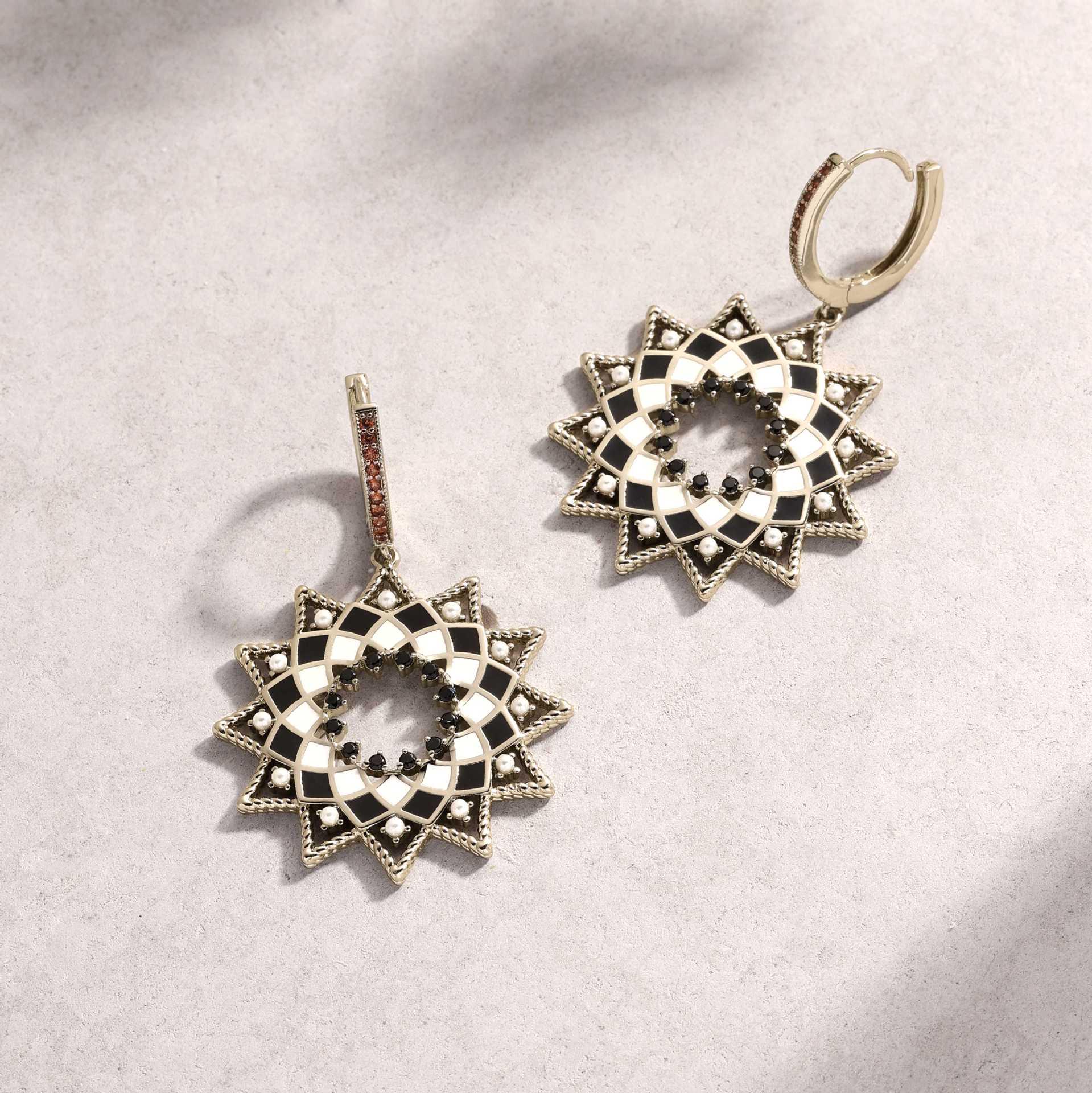 Exquisite European & American Fashion Black Pearl Nano Enamel Copper Gold-Plated Earrings кофейный/золотой
Exquisite European & American Fashion Black Pearl Nano Enamel Copper Gold-Plated Earrings кофейный/золотой