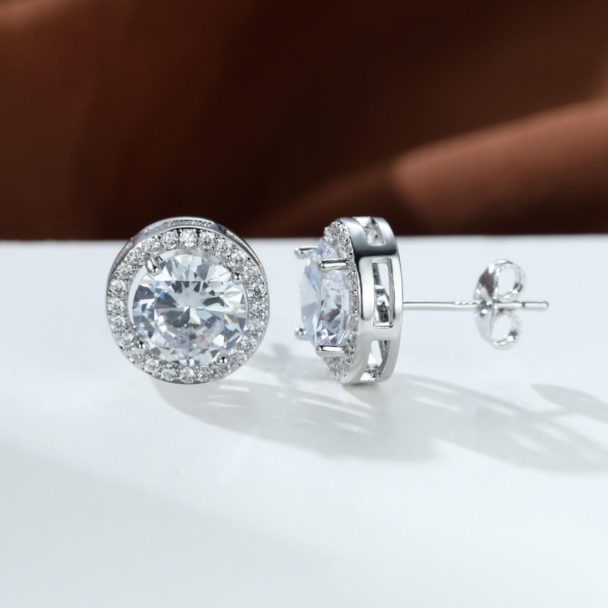 Round Cut Cubic Zirconia Stud Earrings with Halo Setting in White Gold Plated Sterling Silver for Women and Girls Fashion Jewelry One Size
Round Cut Cubic Zirconia Stud Earrings with Halo Setting in White Gold Plated Sterling Silver for Women and Girls Fashion Jewelry One Size