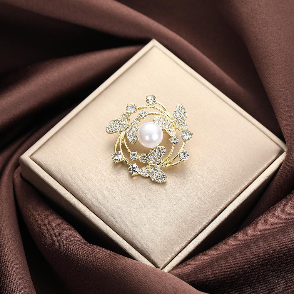 Creative pearl butterfly zircon brooch, women s anti-exposure scarf buckle, fixed clothes metal pin accessories
Creative pearl butterfly zircon brooch, women s anti-exposure scarf buckle, fixed clothes metal pin accessories