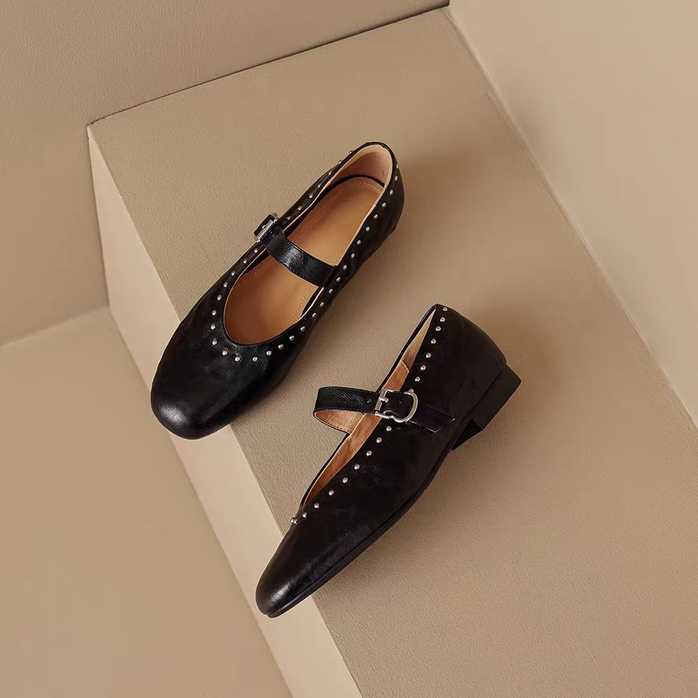 Туфли-лодочки с заклепками на плоской подошве, неглубоким вырезом, пряжкой в виде одного слова, женские туфли «Мэри Джейн» во французском стиле с мягкой подошвой 40 чёрный
Туфли-лодочки с заклепками на плоской подошве, неглубоким вырезом, пряжкой в виде одного слова, женские туфли «Мэри Джейн» во французском стиле с мягкой подошвой 40 чёрный