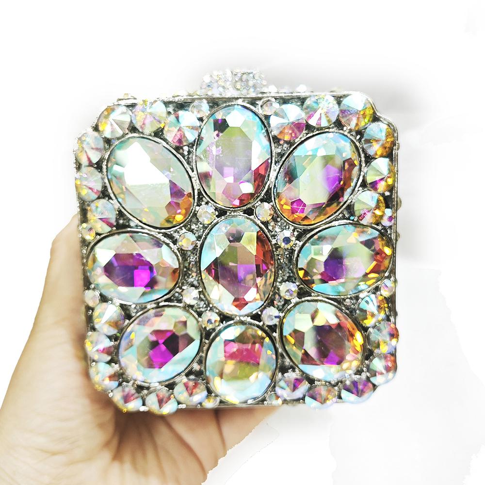 Women s Square Evening Crystal Clutch Bag Large Diamond Dinner Clutch Hollow Out Banquet Rhinestone Handbag Special Occasions 12cmX12cmX5cm
Women s Square Evening Crystal Clutch Bag Large Diamond Dinner Clutch Hollow Out Banquet Rhinestone Handbag Special Occasions 12cmX12cmX5cm