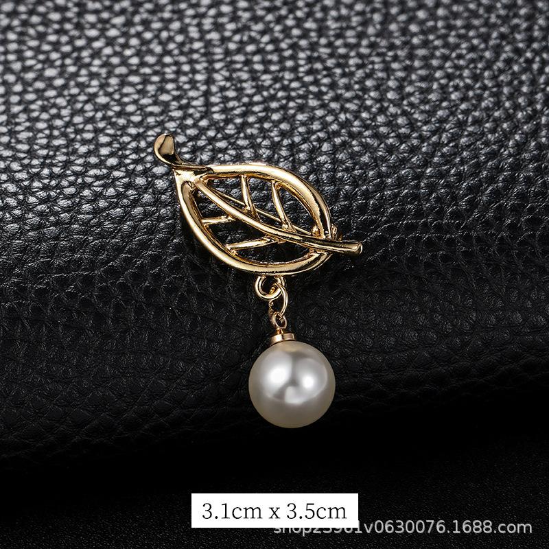 Anti-light brooch Women s high-end temperament V-neck anti-light brooch Women s high-end simple pin Fixed clothes decoration
Anti-light brooch Women s high-end temperament V-neck anti-light brooch Women s high-end simple pin Fixed clothes decoration