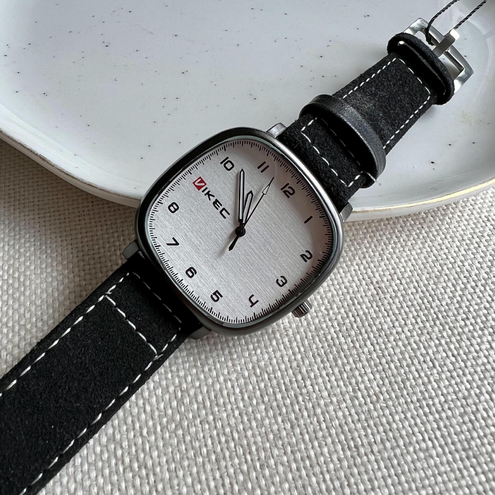 Большие квадратные повседневные кварцевые часы с тканевым ремешком — тихие, нейтральные, в студенческом стиле
Большие квадратные повседневные кварцевые часы с тканевым ремешком — тихие, нейтральные, в студенческом стиле