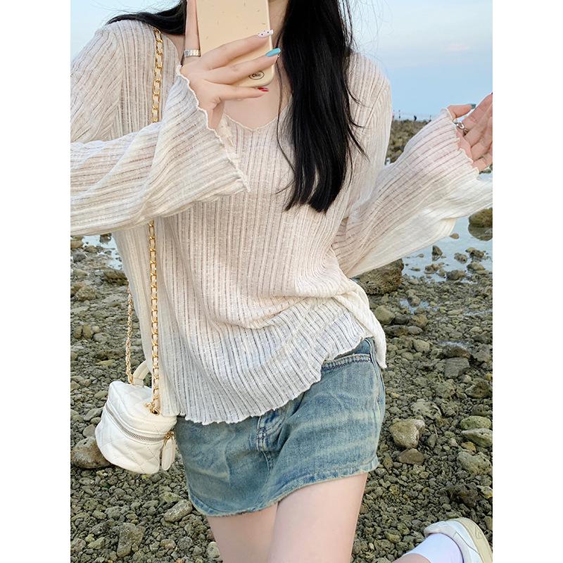 Elegant V-neck Micro-Sheer Sun Protection Cardigan - Women s Summer Loose Fit Long-Sleeve Base Shirt Medium
Elegant V-neck Micro-Sheer Sun Protection Cardigan - Women s Summer Loose Fit Long-Sleeve Base Shirt Medium