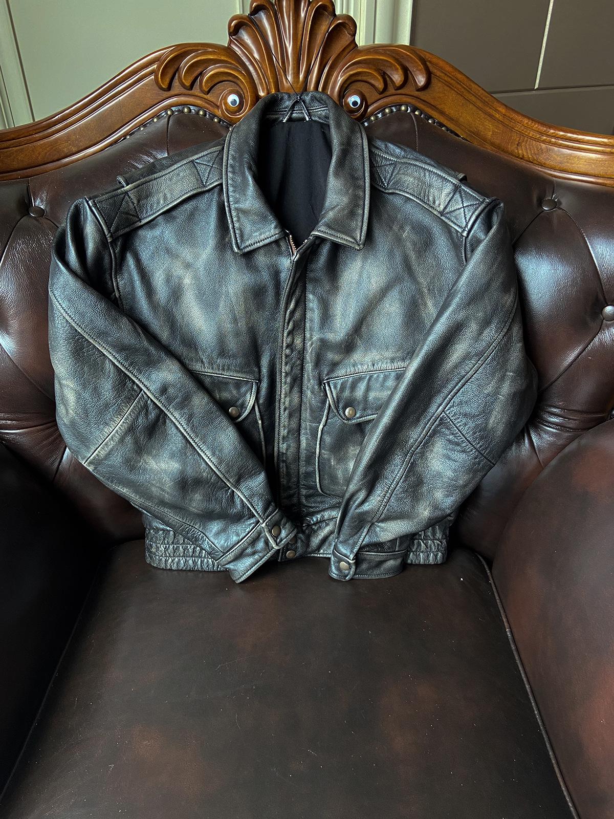 Премиальная винтажная кожаная куртка с эффектом потертости - Универсальный верхний слой свободного кроя из коровьей кожи в брутальном ретро-стиле S
Премиальная винтажная кожаная куртка с эффектом потертости - Универсальный верхний слой свободного кроя из коровьей кожи в брутальном ретро-стиле S