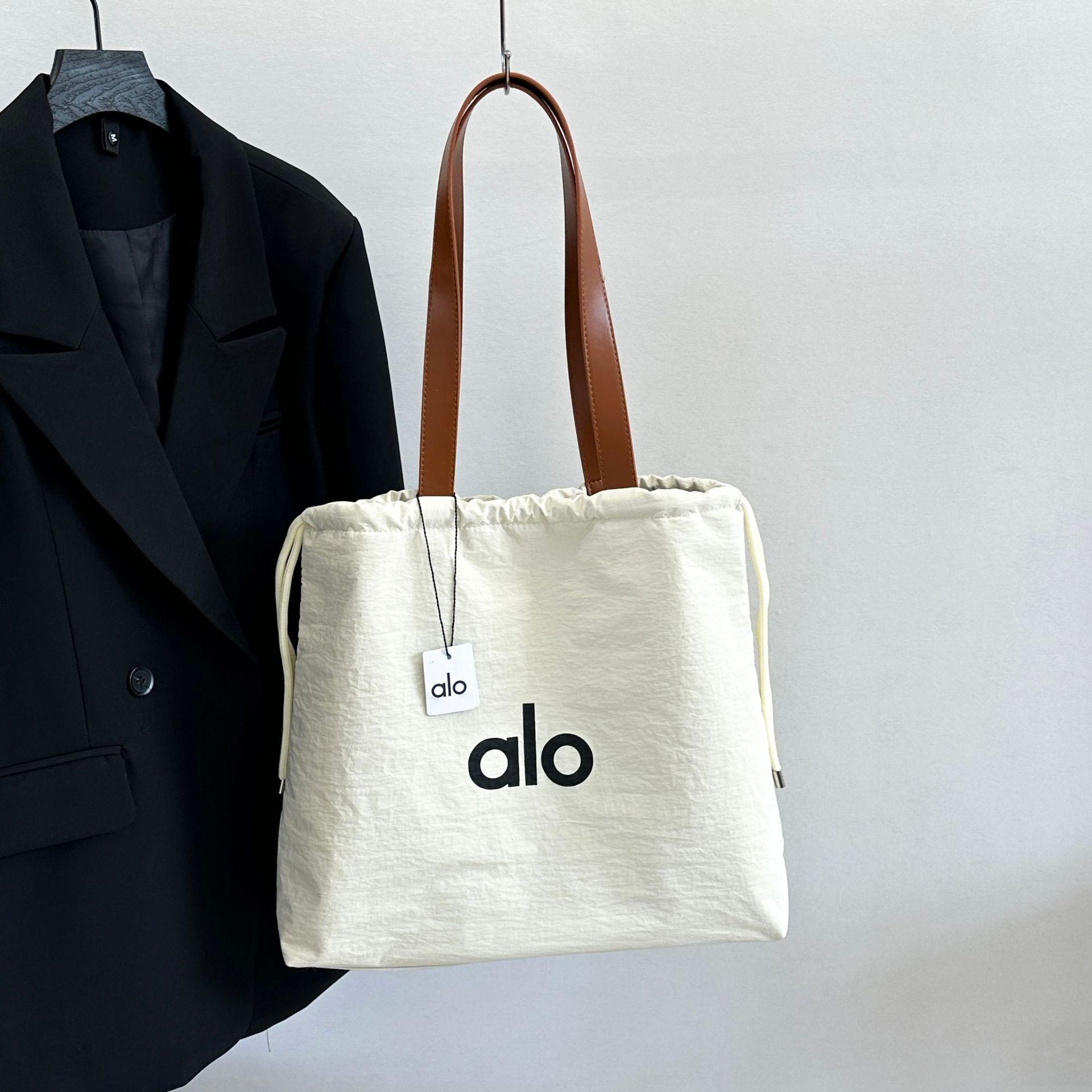 Bundle Pocket, Single Shoulder Crossbody, Large Capacity Tote Bag, Women s Casual Commuting Bag, Minimalist, Quiet Luxury Style, Minimalist белый
Bundle Pocket, Single Shoulder Crossbody, Large Capacity Tote Bag, Women s Casual Commuting Bag, Minimalist, Quiet Luxury Style, Minimalist белый