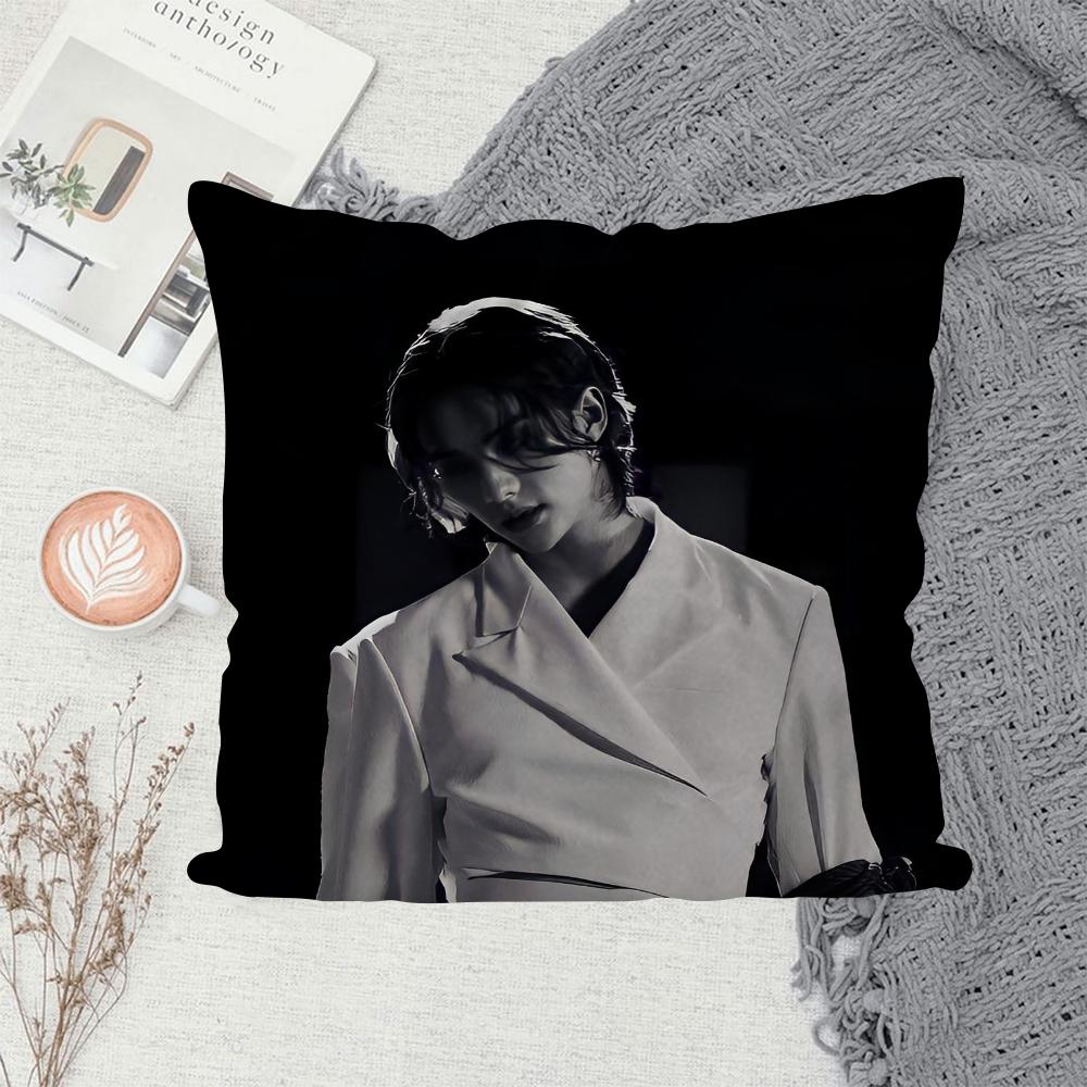 1PC Singer Hyunjin Pillow Case Hot Game Cartoon Sofa Decorative Home Double-sided Printing Short Plush Cute Cushion Cover 16x16Inch
1PC Singer Hyunjin Pillow Case Hot Game Cartoon Sofa Decorative Home Double-sided Printing Short Plush Cute Cushion Cover 16x16Inch
