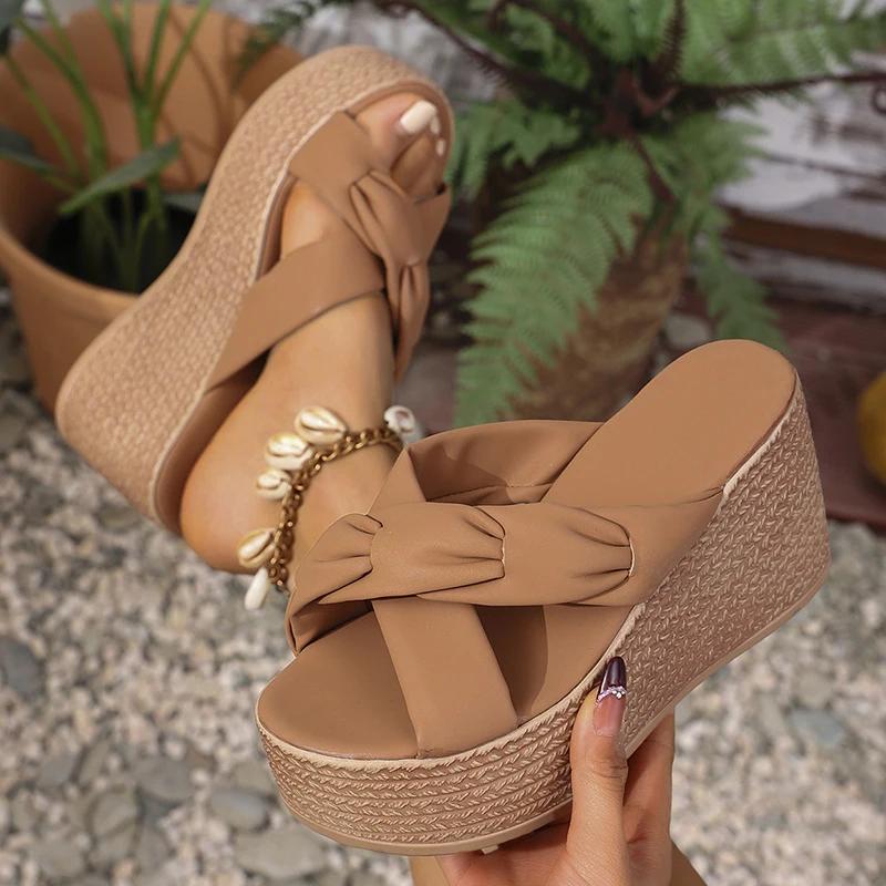 Босоножки на танкетке с перекрестными ремешками для женщин, лето 2025, модные босоножки на толстой платформе, удобные пляжные тапочки с толстой подошвой 35 хаки
Босоножки на танкетке с перекрестными ремешками для женщин, лето 2025, модные босоножки на толстой платформе, удобные пляжные тапочки с толстой подошвой 35 хаки