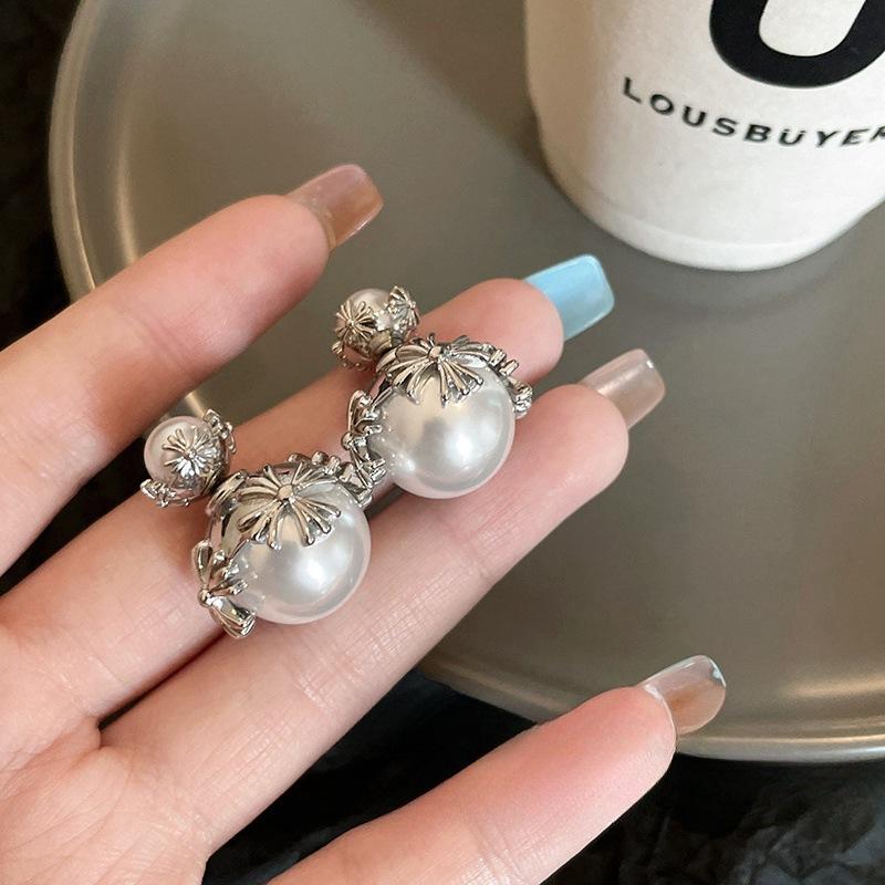 Нишевый дизайн, чувство высокой моды, легкие роскошные серьги-гвоздики с жемчугом и крестом, уникальные преувеличенные взрывные женские украшения
Нишевый дизайн, чувство высокой моды, легкие роскошные серьги-гвоздики с жемчугом и крестом, уникальные преувеличенные взрывные женские украшения