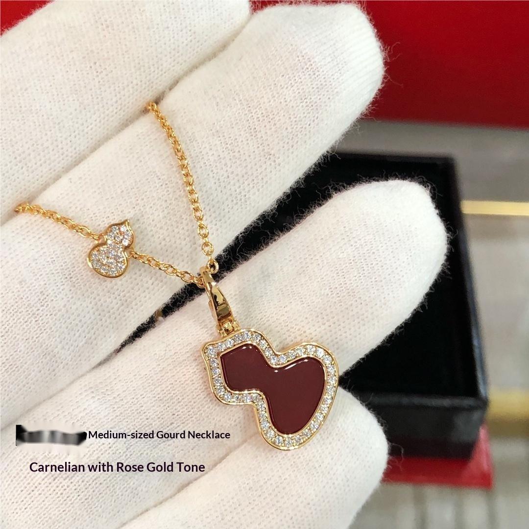 18K Rose Gold Medium Red Gourd Necklace Agate White Fritillary Wulu Pendant High Sense Unicorn Collarbone Chain Women
18K Rose Gold Medium Red Gourd Necklace Agate White Fritillary Wulu Pendant High Sense Unicorn Collarbone Chain Women