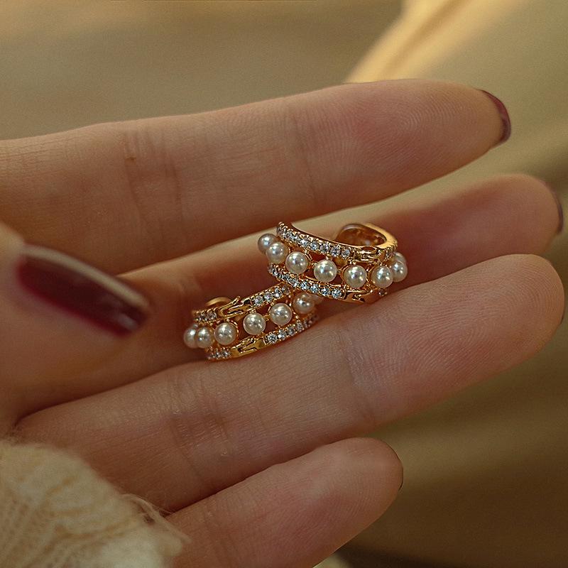 S925 Gold-Plated Sterling Silver Earrings with Pearls and Diamonds - Elegant and Unique Design for Women 925 Silver
S925 Gold-Plated Sterling Silver Earrings with Pearls and Diamonds - Elegant and Unique Design for Women 925 Silver