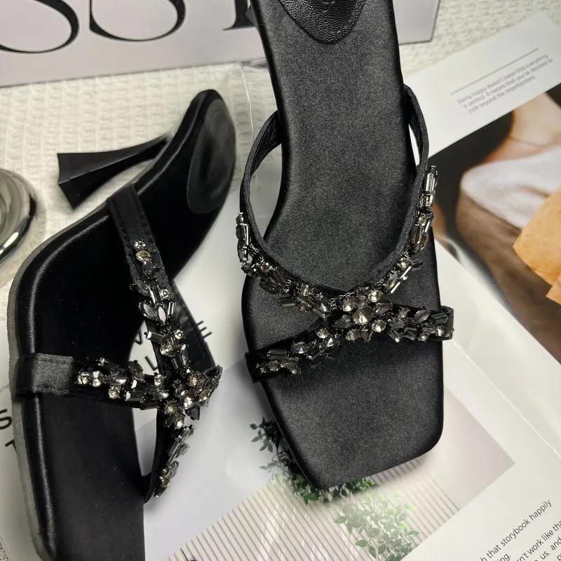 Fashion 2025 Summer New Fashionable Sexy Horseshoe Heel 9cm Set Sandals with Diamond Decoration Luxury High Heels Slippers 43
Fashion 2025 Summer New Fashionable Sexy Horseshoe Heel 9cm Set Sandals with Diamond Decoration Luxury High Heels Slippers 43