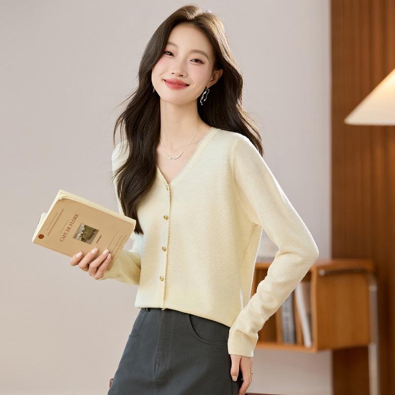 Gentle wind thin collar long-sleeved knitted sweater top early autumn temperament small jacket sweater cardigan M абрикосовый
Gentle wind thin collar long-sleeved knitted sweater top early autumn temperament small jacket sweater cardigan M абрикосовый