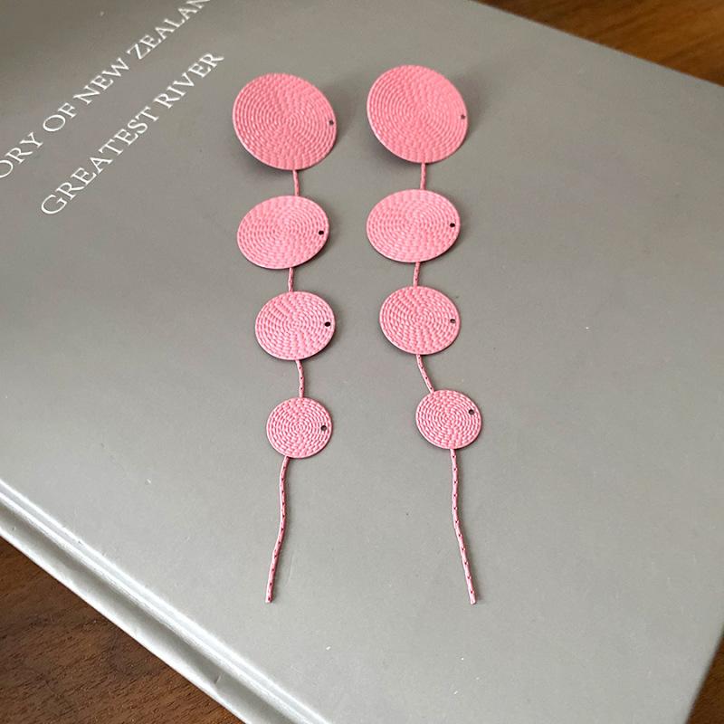 Silver Needle Metal Texture Round Fringed Earrings Fashion Personality Versatile Trend Earrings Light Luxury Premium Earrings Women
Silver Needle Metal Texture Round Fringed Earrings Fashion Personality Versatile Trend Earrings Light Luxury Premium Earrings Women