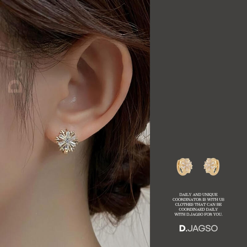 Women s Elegant Snow Flower Buckle Light Luxury Earrings gold
Women s Elegant Snow Flower Buckle Light Luxury Earrings gold