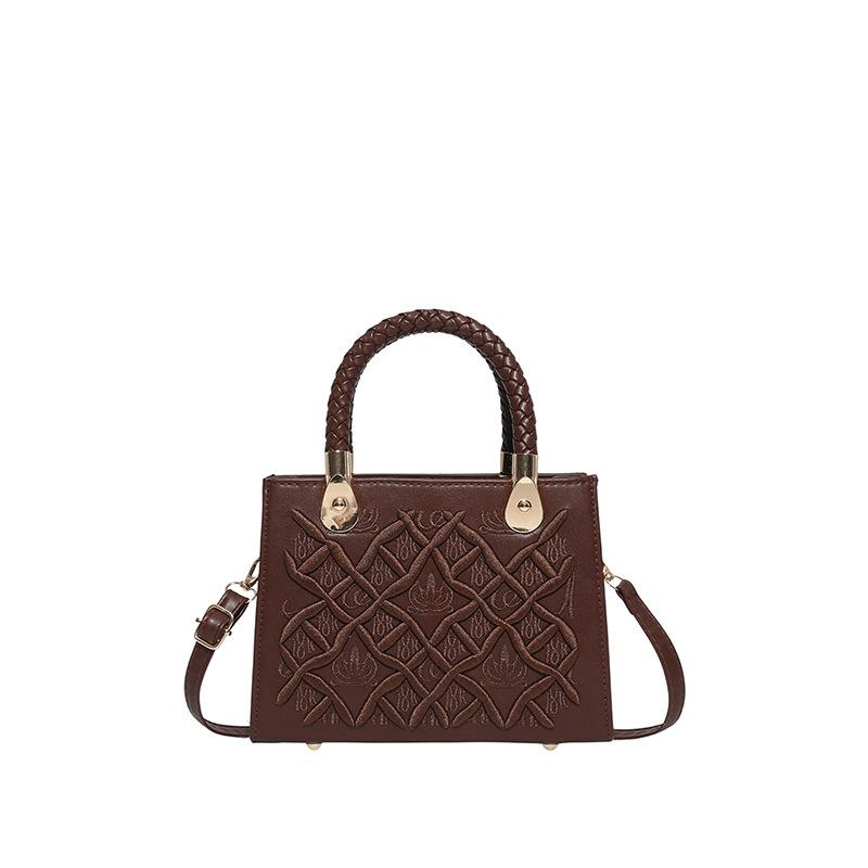 Fashion retro embroidered women s handbag new trend textured small square bag fashionable women s shoulder bag messenger bag
Fashion retro embroidered women s handbag new trend textured small square bag fashionable women s shoulder bag messenger bag