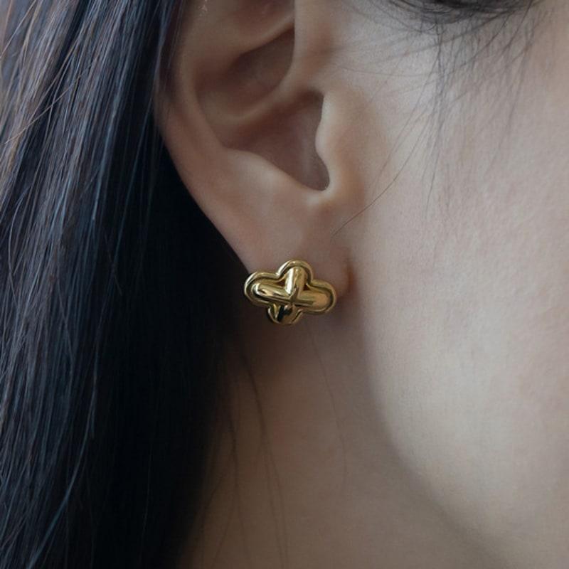 Invisible collage HUG BLOOM EARRING_GOLD gold
Invisible collage HUG BLOOM EARRING_GOLD gold