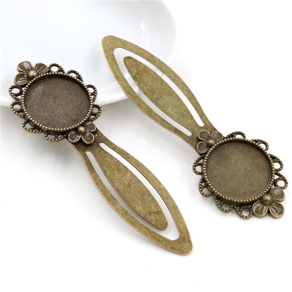 New Fashion 2pcs 20mm Inner Size Antique Silver Plated Bronze Black Vintage Handmade Bookmark Cabochon Base Cameo Setting.
New Fashion 2pcs 20mm Inner Size Antique Silver Plated Bronze Black Vintage Handmade Bookmark Cabochon Base Cameo Setting.