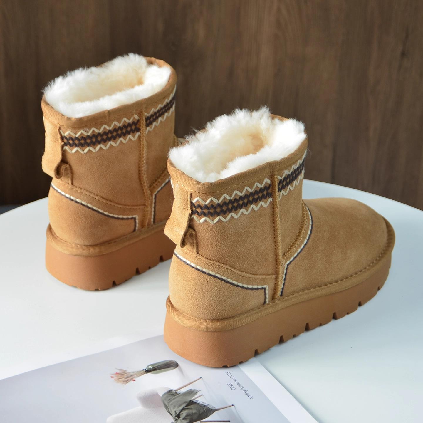 Thick-soled snow boots women s fleece thickened 2025 new ethnic style embroidered outdoor short boots Northeast non-slip cotton shoes 40 жовтий
Thick-soled snow boots women s fleece thickened 2025 new ethnic style embroidered outdoor short boots Northeast non-slip cotton shoes 40 жовтий