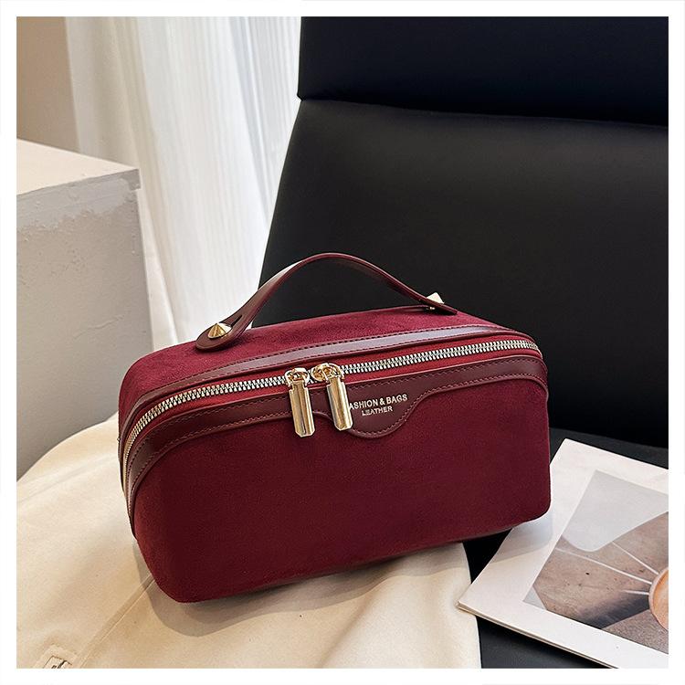 New retro niche cosmetic bag suede fashion portable box bag foreign style storage bag women бордовий
New retro niche cosmetic bag suede fashion portable box bag foreign style storage bag women бордовий