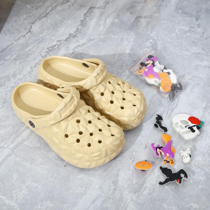 Glow-in-the-Dark Halloween Couple Crocs with Custom Charms for Men & Women 36-37
Glow-in-the-Dark Halloween Couple Crocs with Custom Charms for Men & Women 36-37