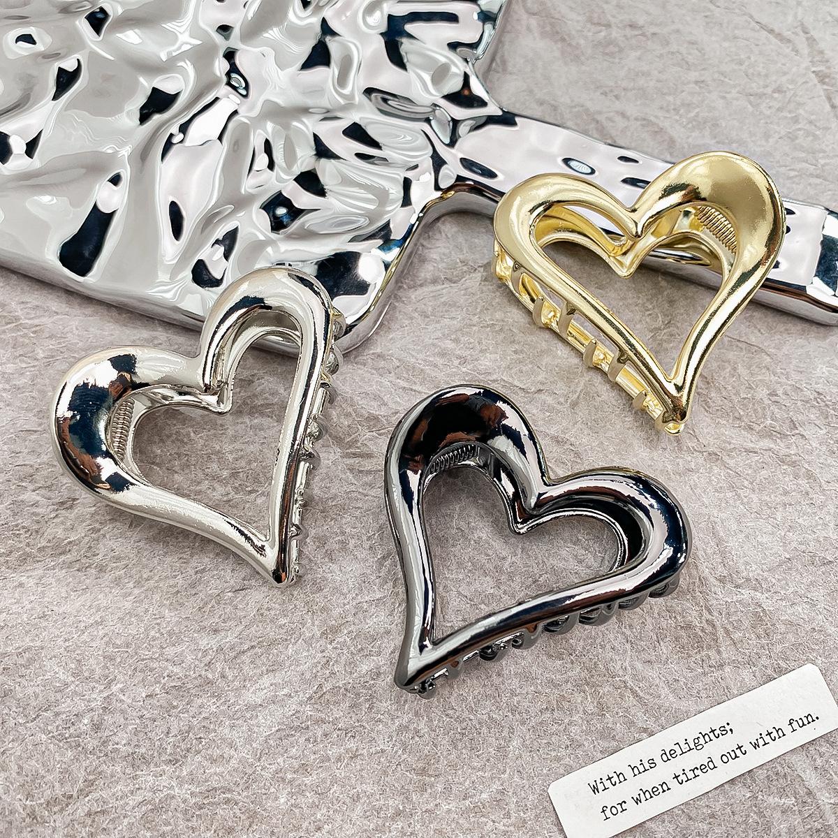 1pc hollow metal heart hair clip, high-end back of the head hair clip for women, hair accessory
1pc hollow metal heart hair clip, high-end back of the head hair clip for women, hair accessory