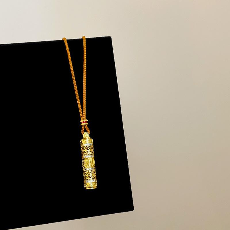 Guochao Древний Циркон Восемь Сокровищ Портативный Будда Подвеска Ожерелье Женщин Новый Китайский Легкий Роскошный Модный Универсальный Цепочка На Шею Цепочка Для Свитера
Guochao Древний Циркон Восемь Сокровищ Портативный Будда Подвеска Ожерелье Женщин Новый Китайский Легкий Роскошный Модный Универсальный Цепочка На Шею Цепочка Для Свитера