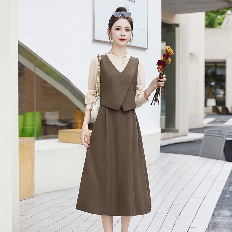 2024 Autumn Petite Age-Reducing Spliced Long Dress with Round Neck - Fake Two-Piece Style, YE6205 L105-115lb
2024 Autumn Petite Age-Reducing Spliced Long Dress with Round Neck - Fake Two-Piece Style, YE6205 L105-115lb
