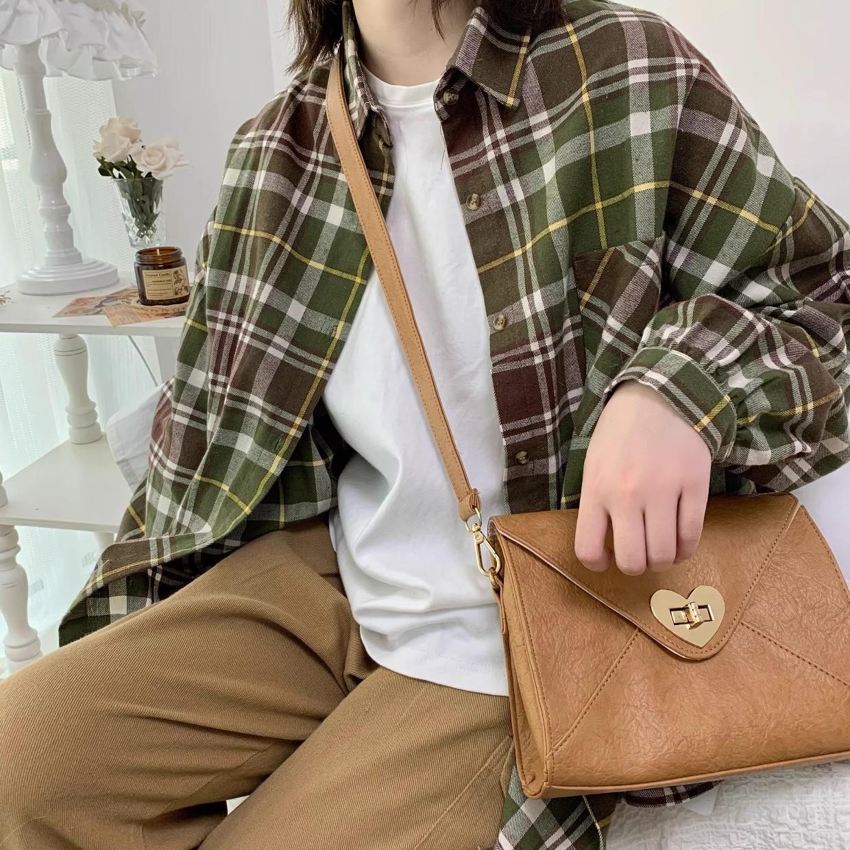 JIAERDI French Vintage Paper Envelope Bag Women Lolita Romantic Aesthetic Elegant Handbag Ladies Square Leather Pleated Luxury 23x19x8cm хаки
JIAERDI French Vintage Paper Envelope Bag Women Lolita Romantic Aesthetic Elegant Handbag Ladies Square Leather Pleated Luxury 23x19x8cm хаки