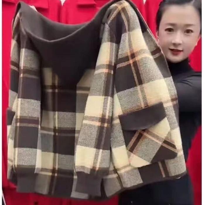 Mom s Autumn/Winter Velvet Plaid Wool Hooded Cardigan M (under 100 lbs recommended)
Mom s Autumn/Winter Velvet Plaid Wool Hooded Cardigan M (under 100 lbs recommended)