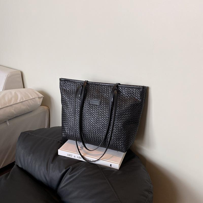 Атмосферный дизайн, практичная сумка большой вместимости, новая универсальная сумка через плечо, сумка-тоут для учебы и поездок для студента чёрный
Атмосферный дизайн, практичная сумка большой вместимости, новая универсальная сумка через плечо, сумка-тоут для учебы и поездок для студента чёрный