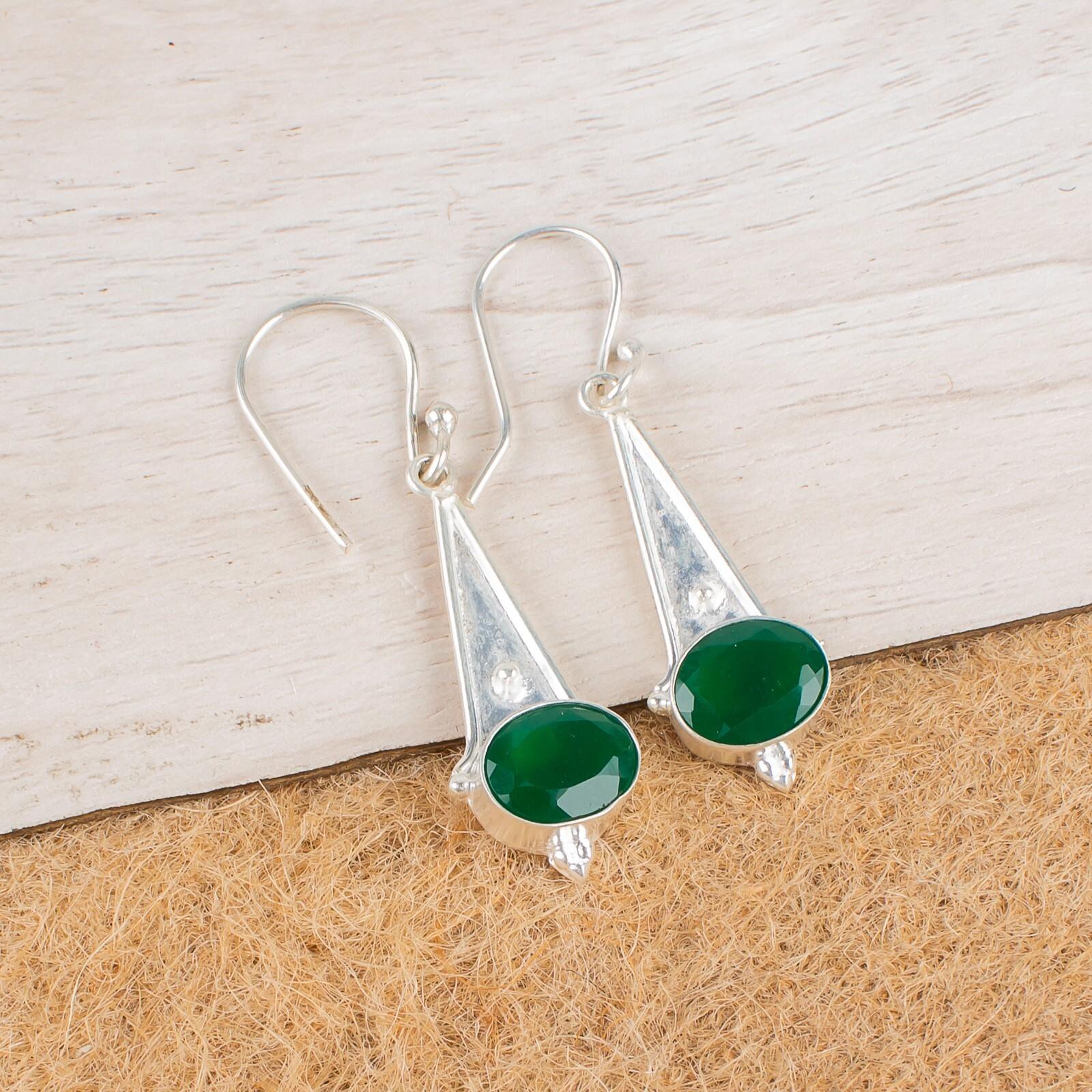 Green Onyx Gemstone 925 Sterling Silver Handcrafted Drop/Dangle Earrings 1.80 EE-50-13
Green Onyx Gemstone 925 Sterling Silver Handcrafted Drop/Dangle Earrings 1.80 EE-50-13