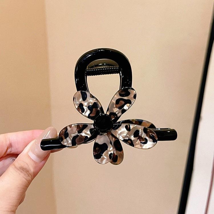 Leopard Print Flower Hair Clip Women s High-end Feeling New Shark High Ponytail Disc Accessory
Leopard Print Flower Hair Clip Women s High-end Feeling New Shark High Ponytail Disc Accessory