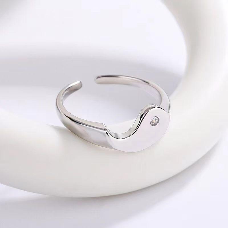 European and American Creative Tai Chi Bagua Yin Yang Couple Set Ring Fashion one size(US size 6-13)
European and American Creative Tai Chi Bagua Yin Yang Couple Set Ring Fashion one size(US size 6-13)