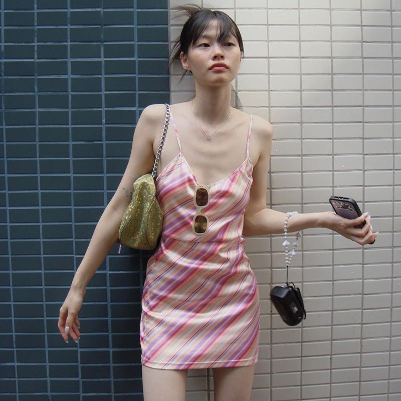 Модное стеганое платье с принтом, облегающее бедра, на бретелях-спагетти Color S
Модное стеганое платье с принтом, облегающее бедра, на бретелях-спагетти Color S