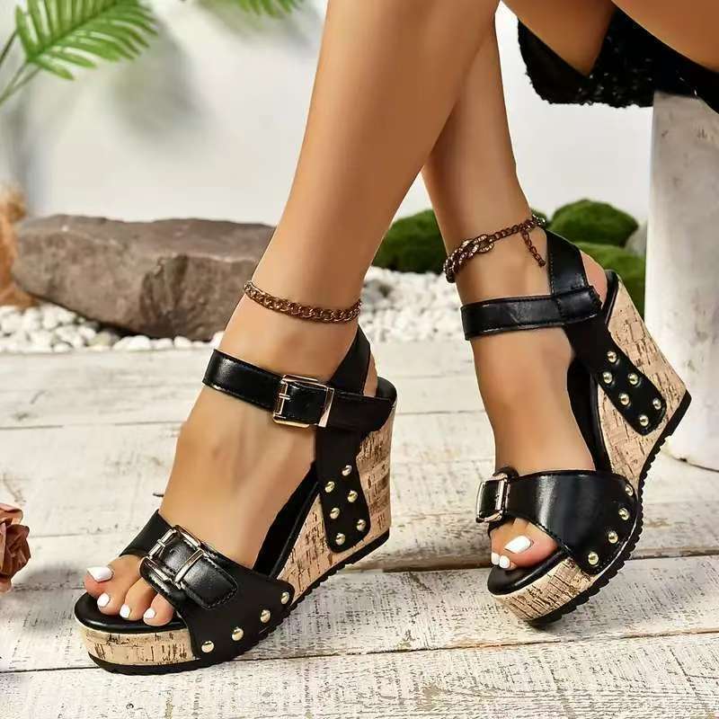 Fashion Spring/Summer 2025 new style button-strap riveted sandals, fishmouth wedge heel waterproof trolley stitching sandals for women 43 чёрный
Fashion Spring/Summer 2025 new style button-strap riveted sandals, fishmouth wedge heel waterproof trolley stitching sandals for women 43 чёрный