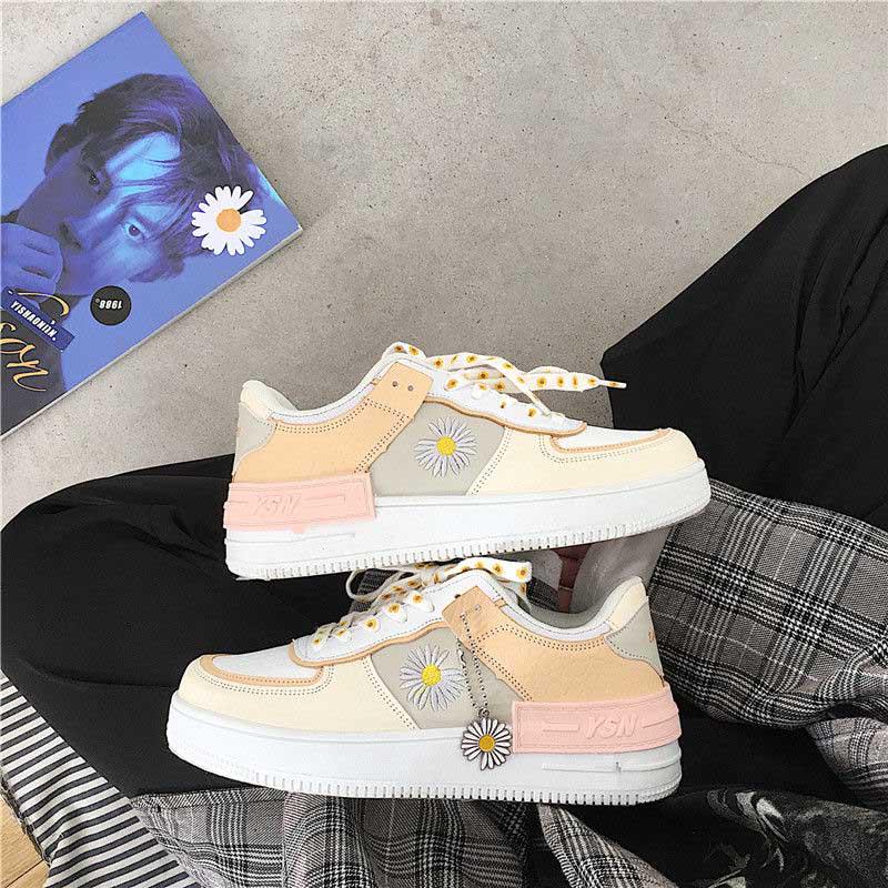Женские повседневные универсальные модные маленькие белые туфли Little Daisy Fresh Trend
Женские повседневные универсальные модные маленькие белые туфли Little Daisy Fresh Trend